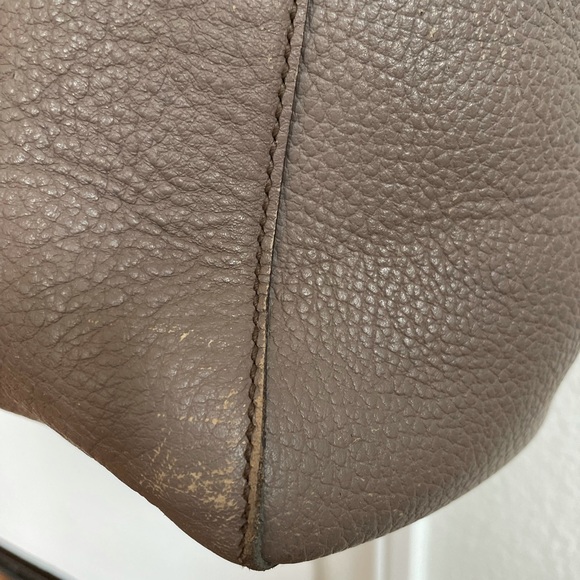 Gucci Medium Leather Swing Tote - Picture 9 of 16